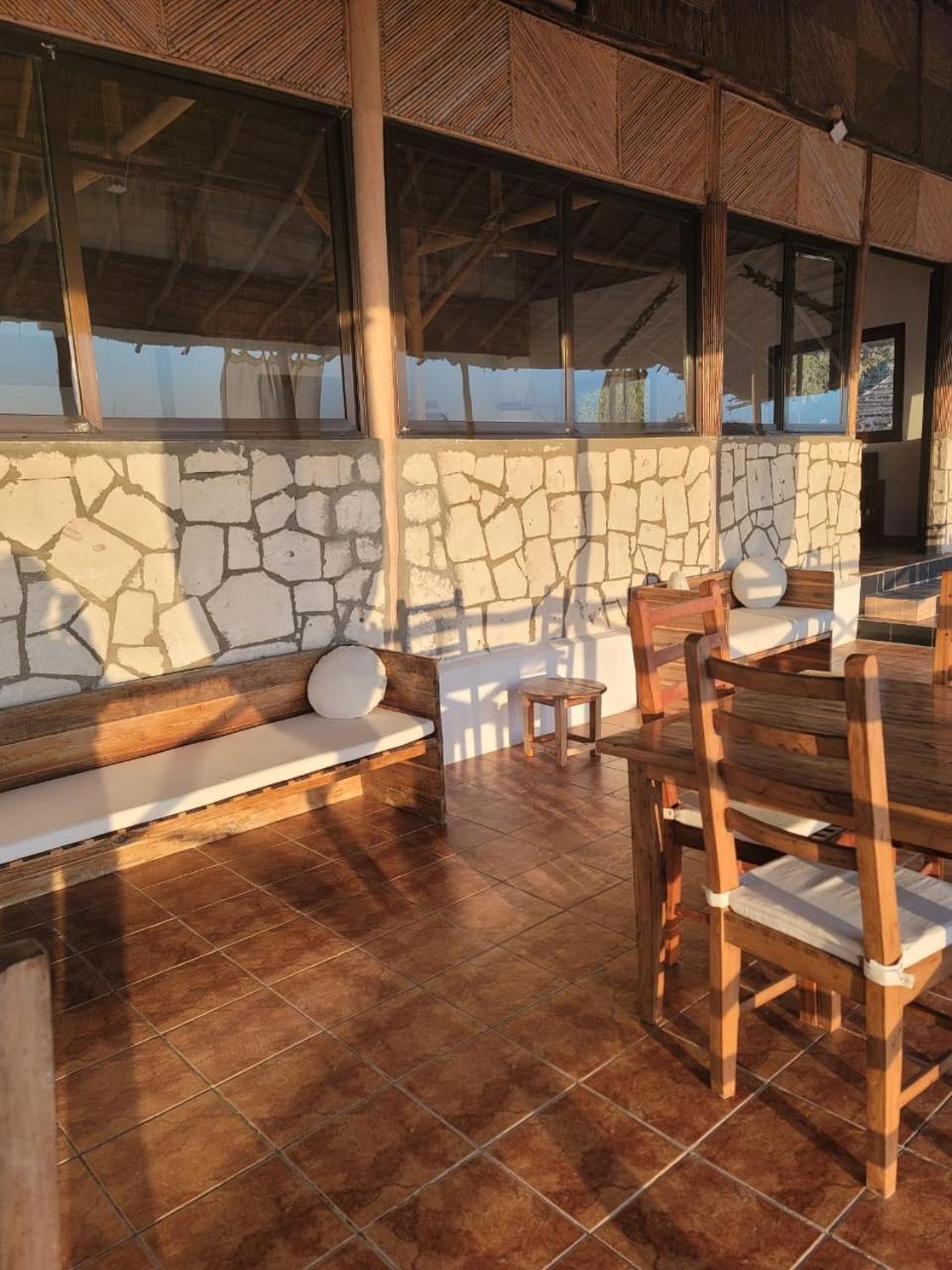 Shangri-La Lodge Ambatomilo Екстер'єр фото